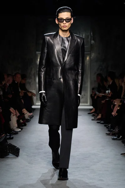 Look 4